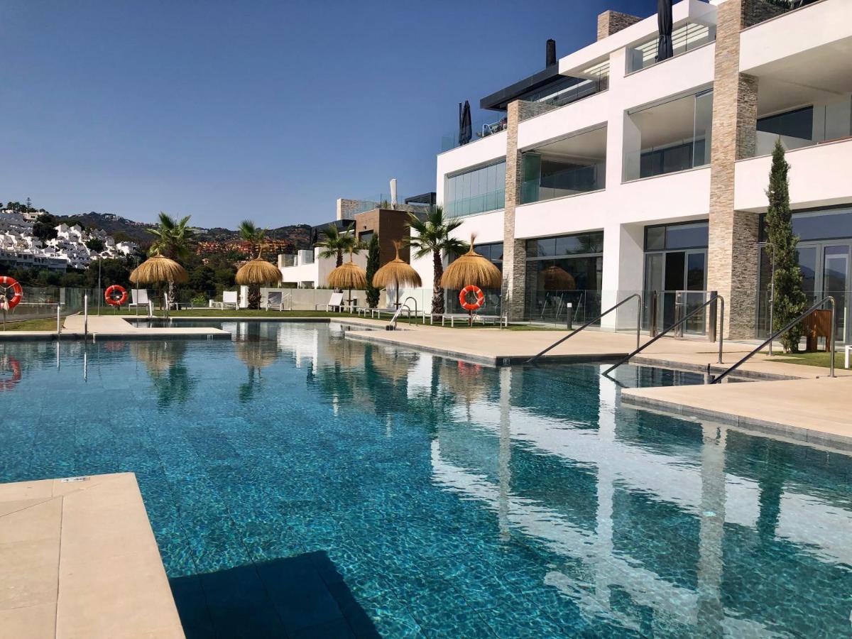 Modern Apartment In Front Of Cabopino Golf Marbella Exterior photo